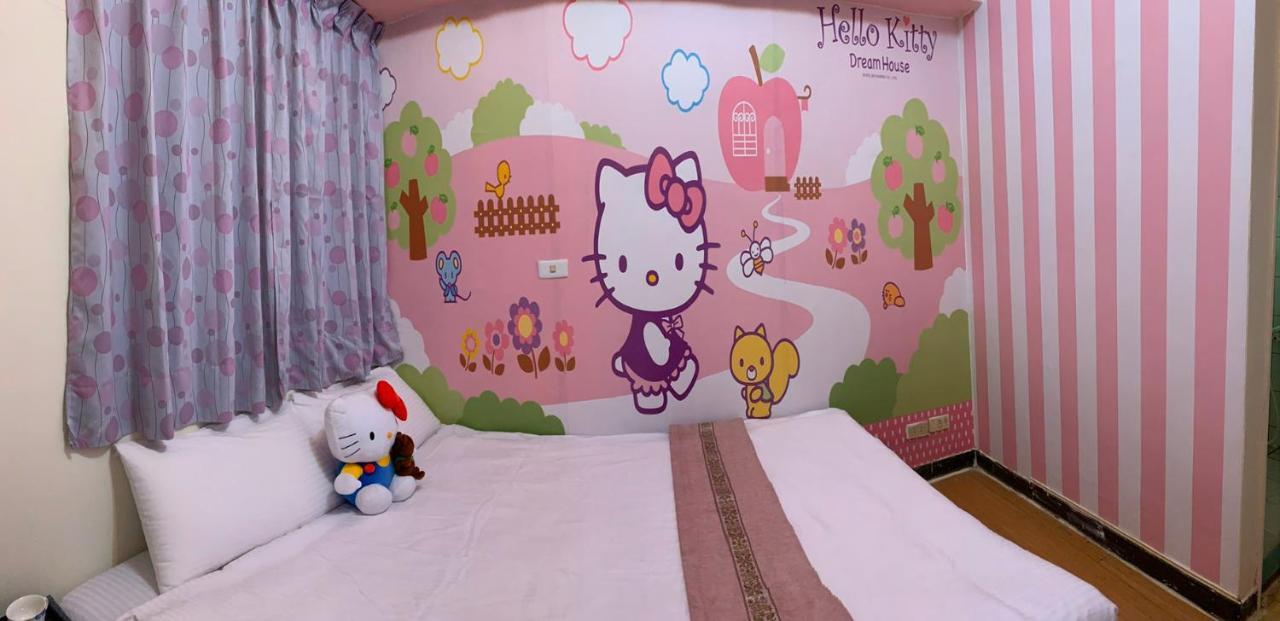 Feng Jia Kitty House Appartamento Taichung Esterno foto